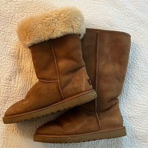 Like new! Classic Tall UGGs